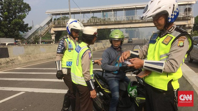 Larangan ini disebutkan Asosiasi Industri Sepedamotor Indonesia (AISI) Ahmad Muhibbuddin, dapat menekan daya beli sepeda motor.