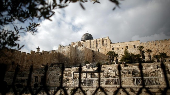 Bagi umat Islam, Al Aqsa menyimpan keistimewaannya sendiri. Berikut sejarah Masjid Al Aqsa yang terletak di kawasan Kota Tua Yerusalem.
