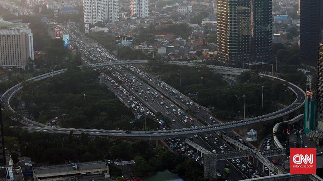 Dirlantas Polda Metro Jaya menyatakan meskipun telah diuji publik, rambu-rambu lalu lintas di Simpang Susun Semanggi belum lengkap terpasang.