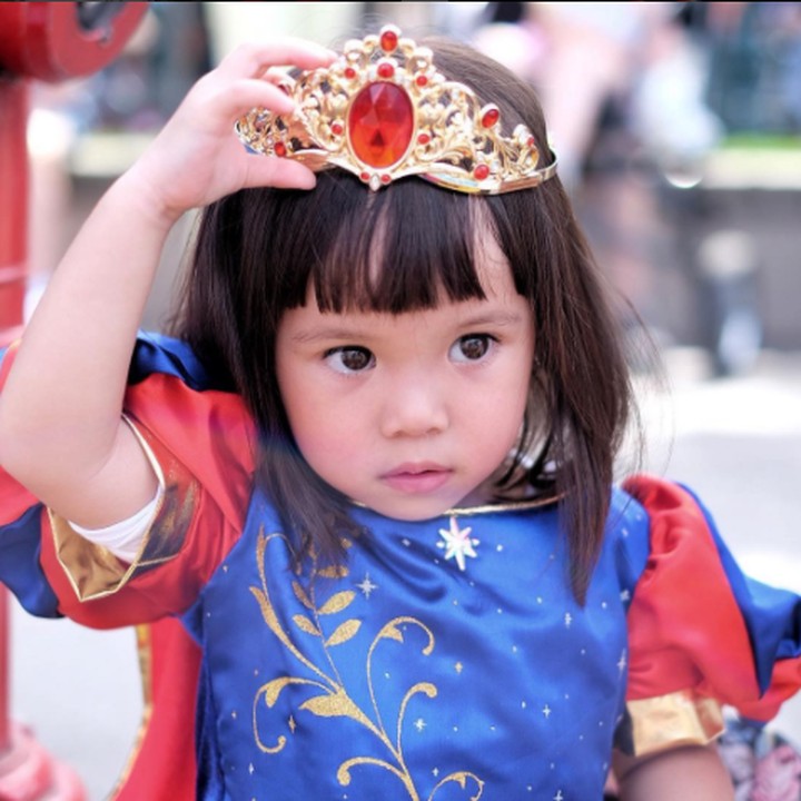 <p>Wow! Gempi layaknya princess snow white ya, Bun, lengkap dengan mahkota di kepalanya. (Foto: Instagram @gisel_la)</p>