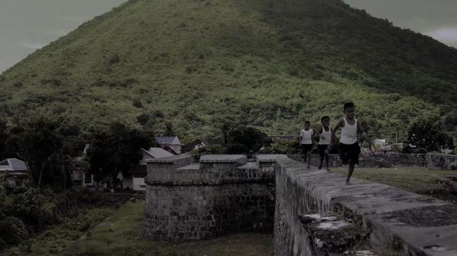 Jay Subiakto menuturkan kembali kisah Pulau Banda yang nyaris tak dikenal sebagian besar generasi Facebook melalui 'Banda the Dark Forgotten Trail'.