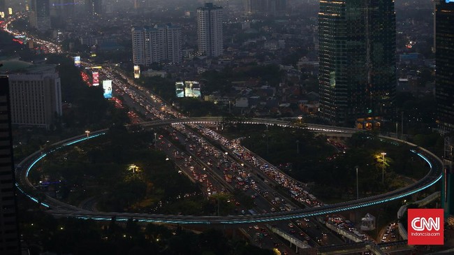 Perencanaan awal pemerintah membangun Simpang Susun Semanggi memakan biaya mencapai Rp579 miliar. Setelah dihitung ulang, ternyata hanya Rp360 miliar.