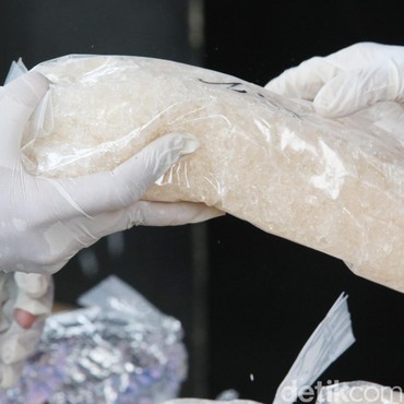 Pesinetron 'Dari Jendela SMP' Ditangkap karena Narkoba VS Wajah Jadul Andy Lau