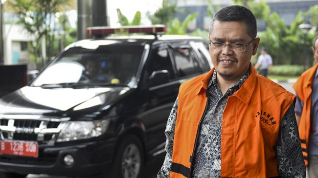 Majelis Hakim memvonis politikus Partai Keadilan Sosial (PKS) Yudi Widiana terbukti menerima suap Rp4 miliar untuk memuluskan proyek jalan di Maluku.