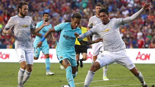 Neymar berhasil membawa Barcelona menaklukkan Manchester Unted lewat gol tunggalnya di babak pertama.