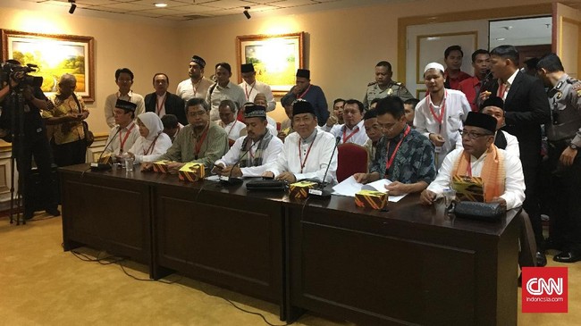 Tim Advokasi GNPF MUI menyatakan, Perppu Ormas mengancam hak asasi manusia, khususnya hak berserikat dan berkumpul.