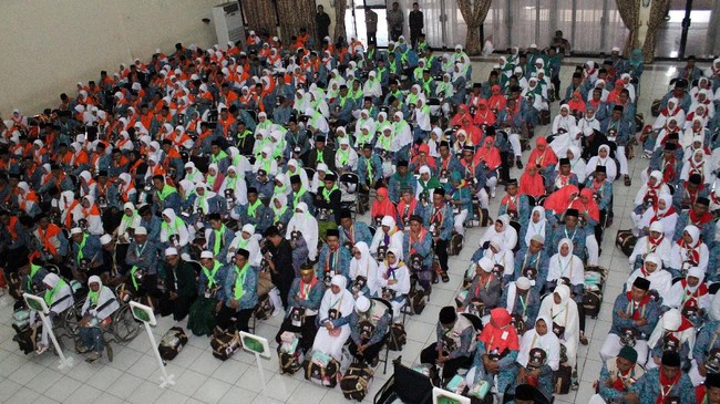 Akibat ada penambahan kuota dari Arab Saudi, Menag menyatakan pemberangkatan calon jemaah haji Indonesia akan dimajukan jadi 6 Juli 2019 untuk kloter pertama.