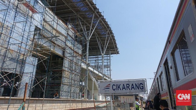 Pembukaan rute KRL Cikarang ramai peminat. Efeknya, penumpang ke arah Jakarta di stasiun Bekasi dan beberapa stasiun makin kesulitan mendapatkan kereta.