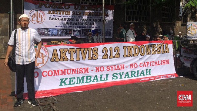 Kepada massa aksi, orator mengingatkan agar massa tetap menjaga semangat 212. Sekarang mereka sedang long march dari Istiqlal menuju Mahkamah Konstitusi.