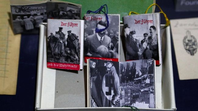Tanda hormat ala Nazi telah dilarang diperlihatkan sejak Perang Dunia II berakhir. Berikut ini beberapa perilaku terlarang lainnya selama berada di Jerman.