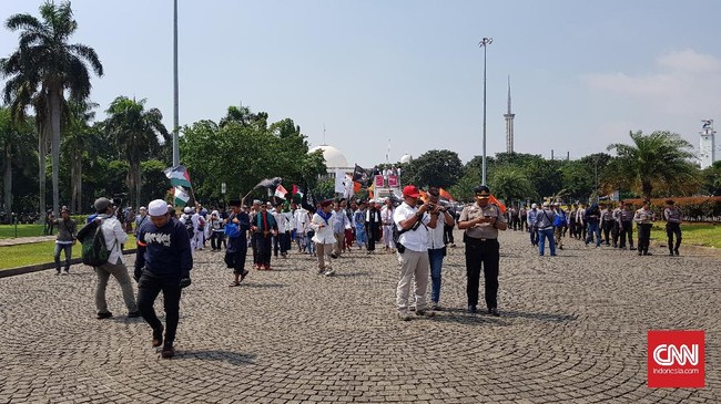 Pengelola masjid menyatakan, tidak ada satu pun pihak perwakilan Aksi 299 yang melaporkan kepada pengelola bahwa mereka akan berkumpul di masjid tersebut.