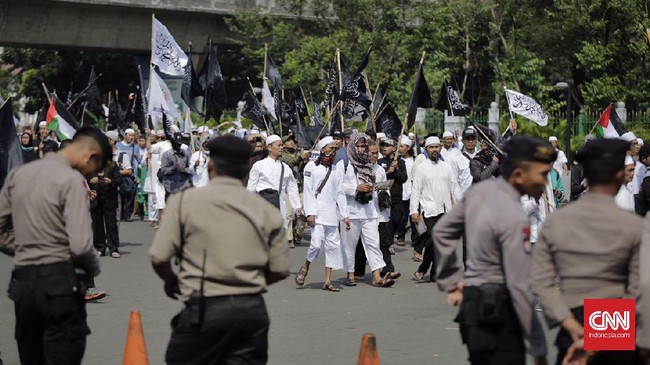 Aparat telah mengurung wilayah sekitar Monas. Massa aksi tak bisa menuju Mahkamah Konstitusi yang menjadi titik terakhir Aksi 287 hari ini.
