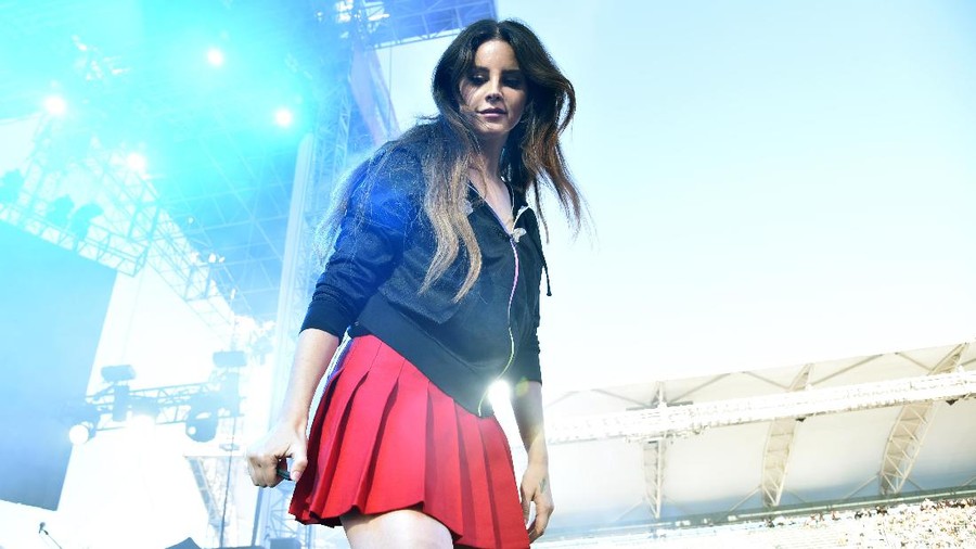 CARSON, CA - MAY 20:  Singer Lana Del Rey performs onstage at KROQ Weenie Roast y Fiesta 2017 at StubHub Center on May 20, 2017 in Carson, California.  (Photo by Alberto E. Rodriguez/Getty Images for CBS Radio Inc.)