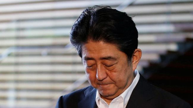 Terjerat Skandal, PM Jepang Shinzo Abe Minta Maaf 