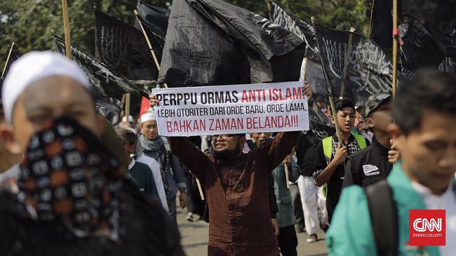 Alumni 212 menuding pemerintah telah menyalahgunakan kekuasaan dengan melakukan kriminalisasi ulama dan menerbitkan Perppu nomor 2 tahun 2017.