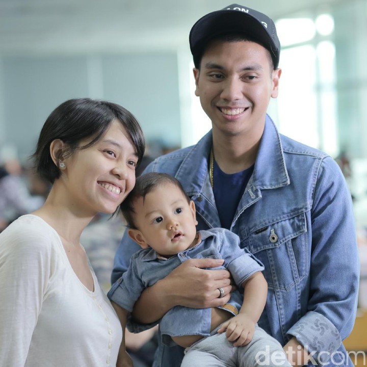 Kompaknya Bunda Dila, Budi, dan Ayah Rayi. (Foto: Asep Syaifullah)