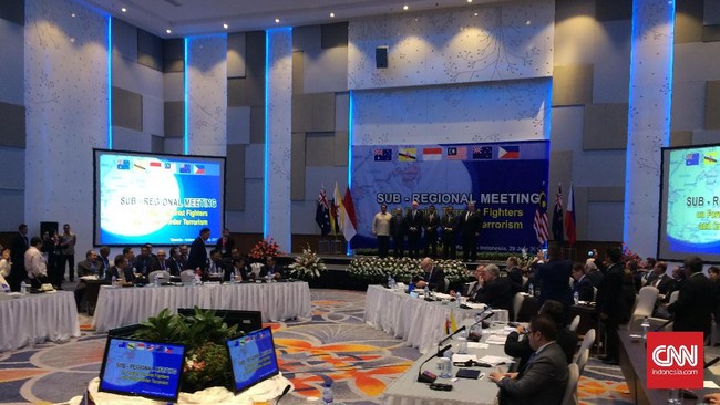 Dengan pertempuran Marawi yang masih berlangsung, Indonesia dan negara sekitar menggelar pertemuan di Manado untuk membahas antisipasi terorisme lintas batas.
