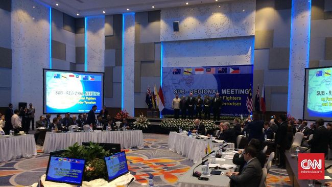 Terancam Konflik Marawi, Indonesia Berembuk dengan Tetangga Dengan pertempuran Marawi yang masih berlangsung, Indonesia dan negara sekitar menggelar pertemuan di Manado untuk membahas antisipasi terorisme lintas batas.