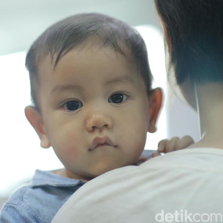 Bayi bernama lengkap Budi Abdulkadir Putra ini udah ikut ayahnya manggung dari umur 3 bulan, Bun. (Foto: Asep Syaifullah)