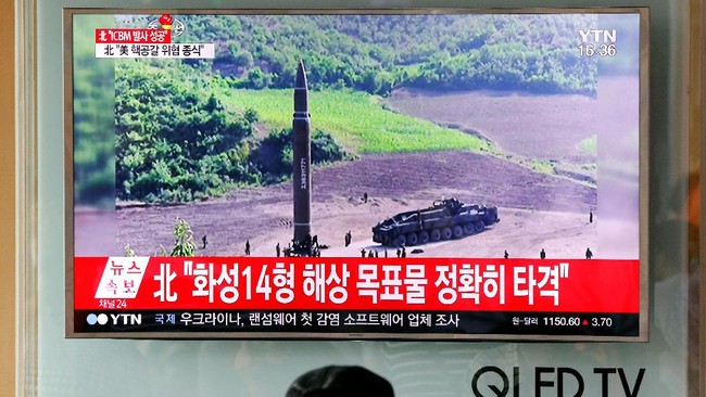 Militer AS dan Korsel menggelar latihan bersama dengan menembakkan rudal untuk menanggapi uji coba rudal balistik antar-benua (ICBM) yang dilakukan Korut.