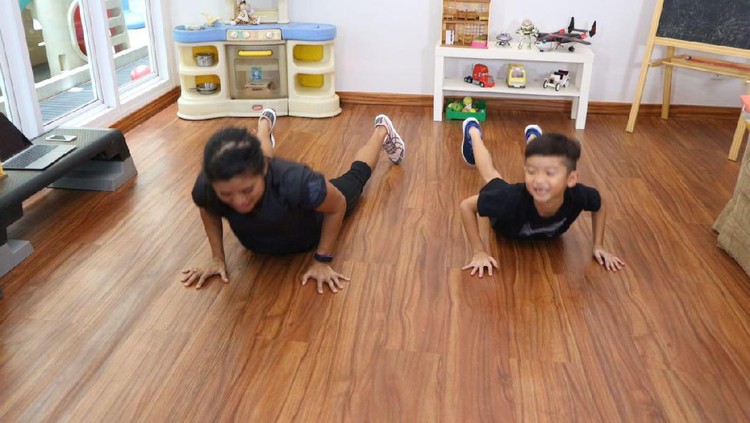 Game di gadget anak bisa lho kita manfaatkan untuk bikin anak olahraga.