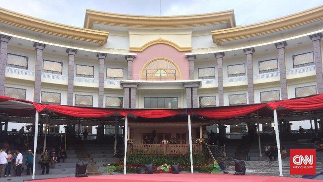 Sebagai destinasi wisata utama budaya Betawi, Perkampungan Budaya Betawi Setu Babakan bersolek menyambut Festival Lebaran Betawi ke-10 hari ini, Sabtu (29/7).
