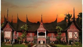 Festival Telong-Telong Terangi Kota Padang