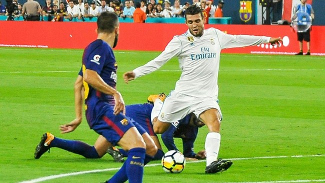Real Madrid mematok harga fantastis bagi klub-klub yang ingin merekrut gelandang asal Kroasia Mateo Kovacic.