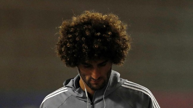 Jose Mourinho menegaskan bahwa dirinya tak akan menyingkirkan Marouane Fellaini meskipun Manchester United sudah mendapatkan Nemanja Matic.