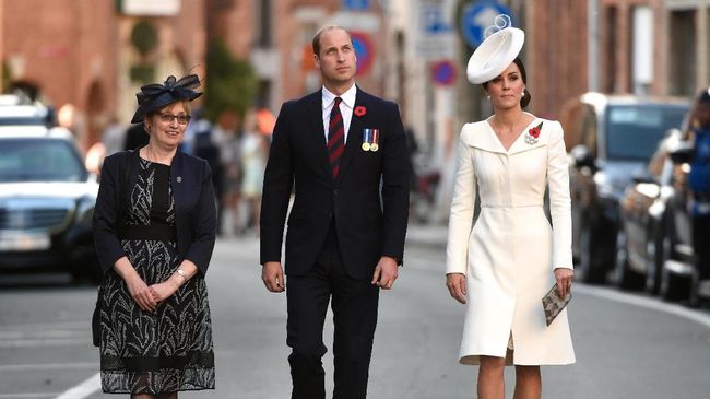 Semua undangan perempuan, termasuk Kate Middleton yang selama ini lebih suka mengenakan hiasan kepala, harus bertopi di pernikahan Meghan Markle-Pangeran Harry.