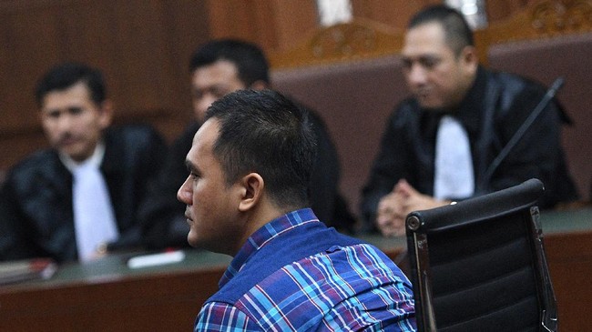 Penyanyi Saipul Jamil harus menjalani delapan tahun penjara, sebagai akumulasi hukuman atas kasus tindak pidana korupsi dan asusila yang dilakukannya.