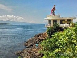 Warganet Takjub dengan Senja yang Melatari Patung Gandrung Banyuwangi