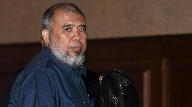 Anggita Eka Putri merupakan perempuan yang ditangkap bersama Patrialis Akbar. Anggita pernah menerima uang dan mobil dari Patrialis.