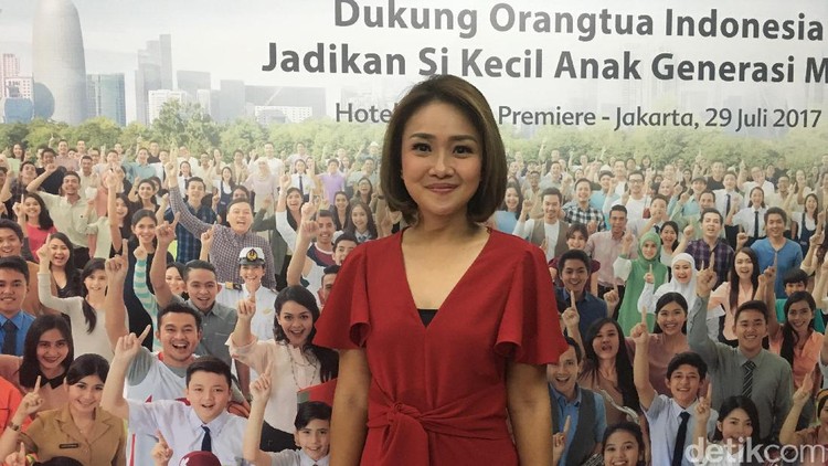 Alika, anak presenter Cici Panda sering dikomentari pesek dan tembem. Gimana cara Cici Panda meresponsnya?