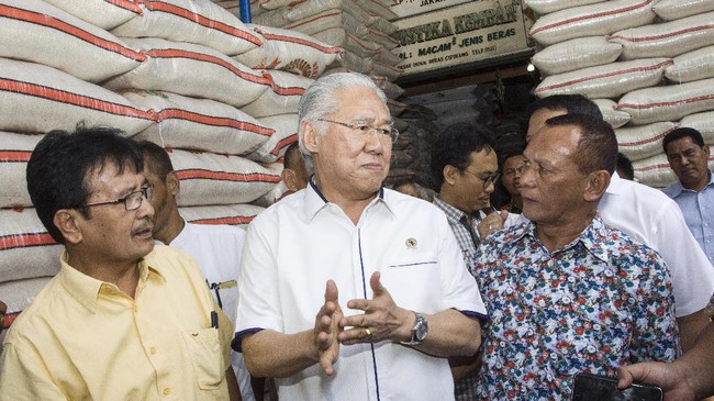 Menteri Perdagangan Enggarsiasto Lukita menegaskan pemerintah tak akan mengimpor bahan pangan jika stok yang tersedia mencukupi kebutuhan di dalam negeri.