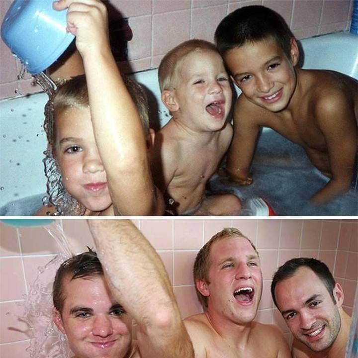 <p>Byur! Gaya mandi bareng waktu kecil mereka tirukan kembali saat dewasa. Kocak! (Foto: Facebook/ Going Viral)</p>