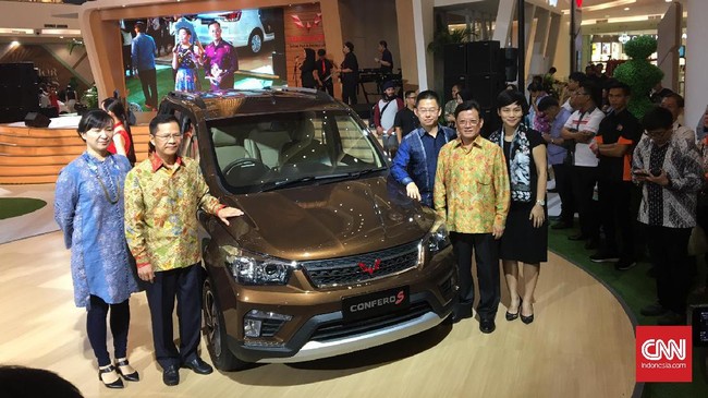 SAIC GM Wuling (SGMW) Motor Indonesia, merilis tiga varian dari produk perdananya di kelas low multi purpose vehicle (LMPV), Wuling Confero S.
