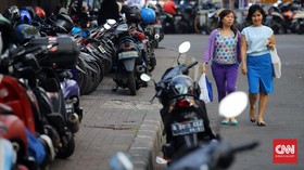 Dishub DKI Tertibkan Parkir Liar Rp10 Ribu di Depan Masjid Istiqlal