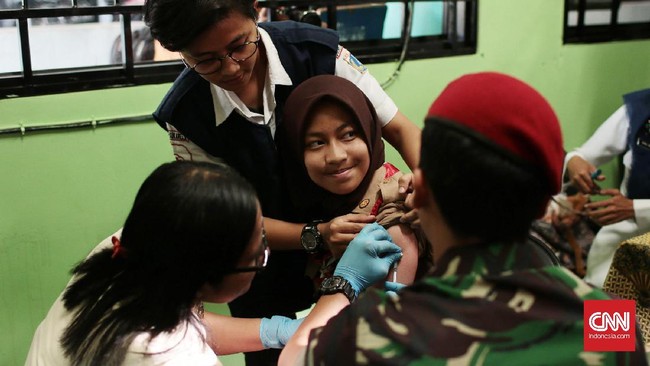 Meski imunisasi MR berhasil menurunkan kasus campak rubella di Indonesia, namun pemberian vaksin masih menjadi polemik hingga hari ini.