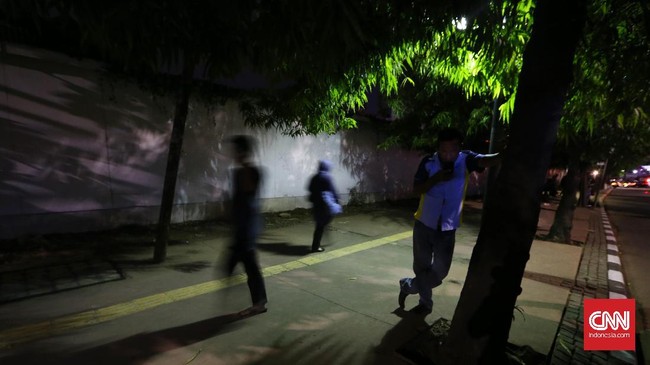 Koalisi Pejalan Kaki menganggap pemecatan pengemudi ojek online dampak dari desakan publik. Koalisi tak berniat memperkarakan pemukulan helm di Jatiwaringin.