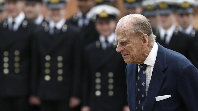 Pangeran Philip secara resmi mundur dari kegiatan kerajaan Rabu (2/8) setelah menjadi Queen Consort atau pendamping Ratu Elizabeth II selama 65 tahun.