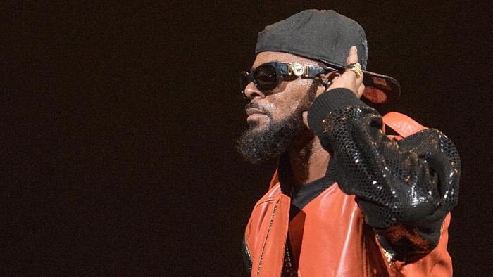Pengakuan Korban Pelecehan R. Kelly: Dipaksa Menulis Surat Berisi Kebohongan, Disiksa Jika Tidak Sesuai