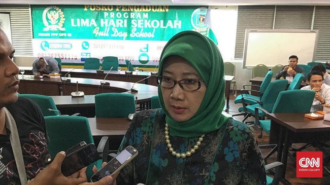 Agar tak makin memberatkan calon mempelai, Wakil Ketua Komisi X DPR berharap tes urine yang akan diterapkan di Jatim diselenggarakan gratis.