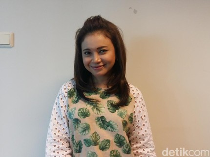 Cerita Rossa tentang Anak Laki-lakinya yang Romantis