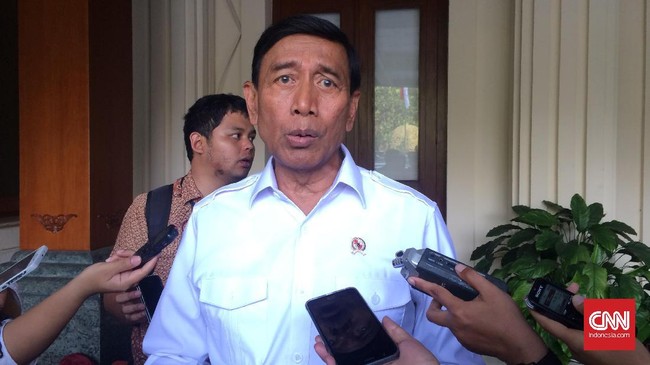 Menkopolhukam Wiranto meminta masyarakat tak perlu khawatir terhadap wacana Polri membentuk Densus Tipikor karena prosesnya masih panjang.