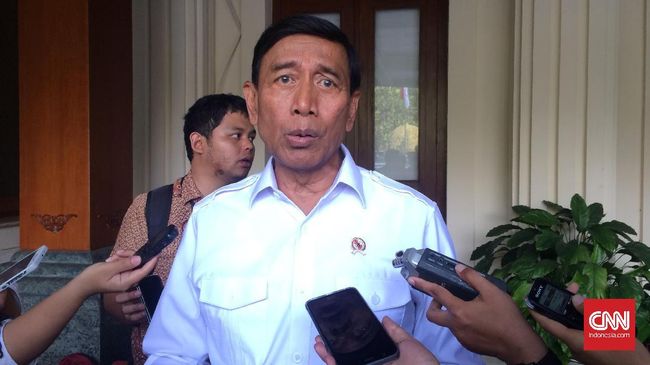 Wiranto Minta Polisi 'Gebuk' Pelaku Penyerangan Tokoh Agama Pemerintah dan kepolisian tak tinggal diam terhadap pelaku penyerangan ke tokoh agama. Polisi bakal menindak siapapun pelakunya tanpa ampun.