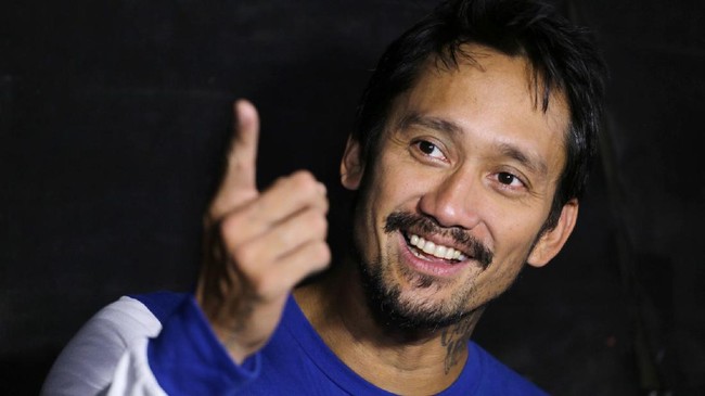 Psikotropika jenis dumolid yang ditemukan polisi dari rumah Tora berjumlah tiga strip masing-masing berisi 10 butir. Polisi masih mengembangkan perkara ini.