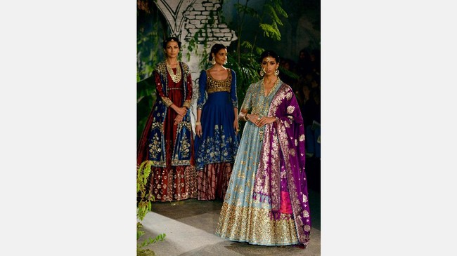 Foto: Mengintip Tren Gaun Couture India 2017