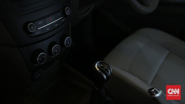 Akhir pekan telah tiba, saatnya bersih-bersih untuk tetap menjaga kebersihan interior mobil. Berikut jenis pekerjaan tanpa harus pergi ke salon mobil.
