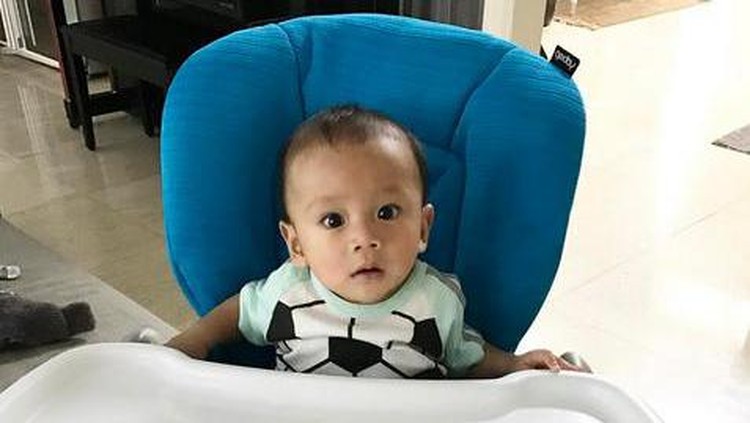 Si kecil mulai mendapat MPASI, Bun? Ingat selalu empat bintang ya.